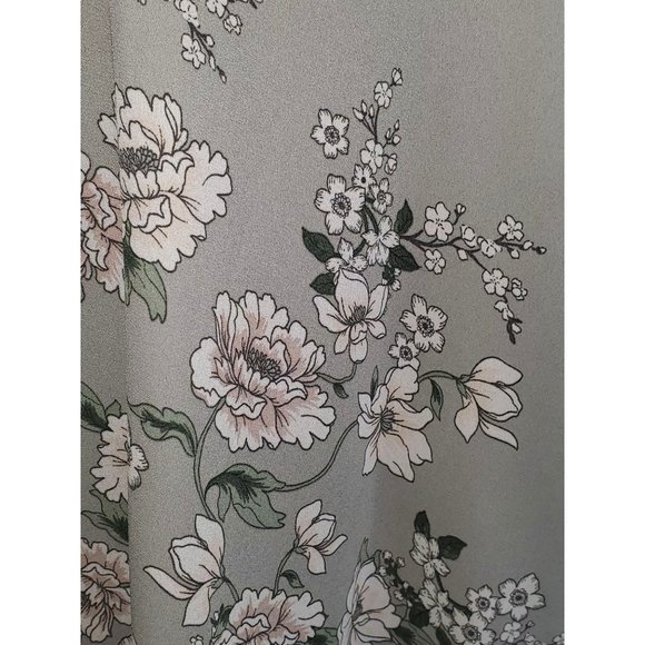 Torrid Women's Lightweight Gray floral Print Sleeveless V-Neck Size 1 (1X) 1340 - Picture 4 of 11